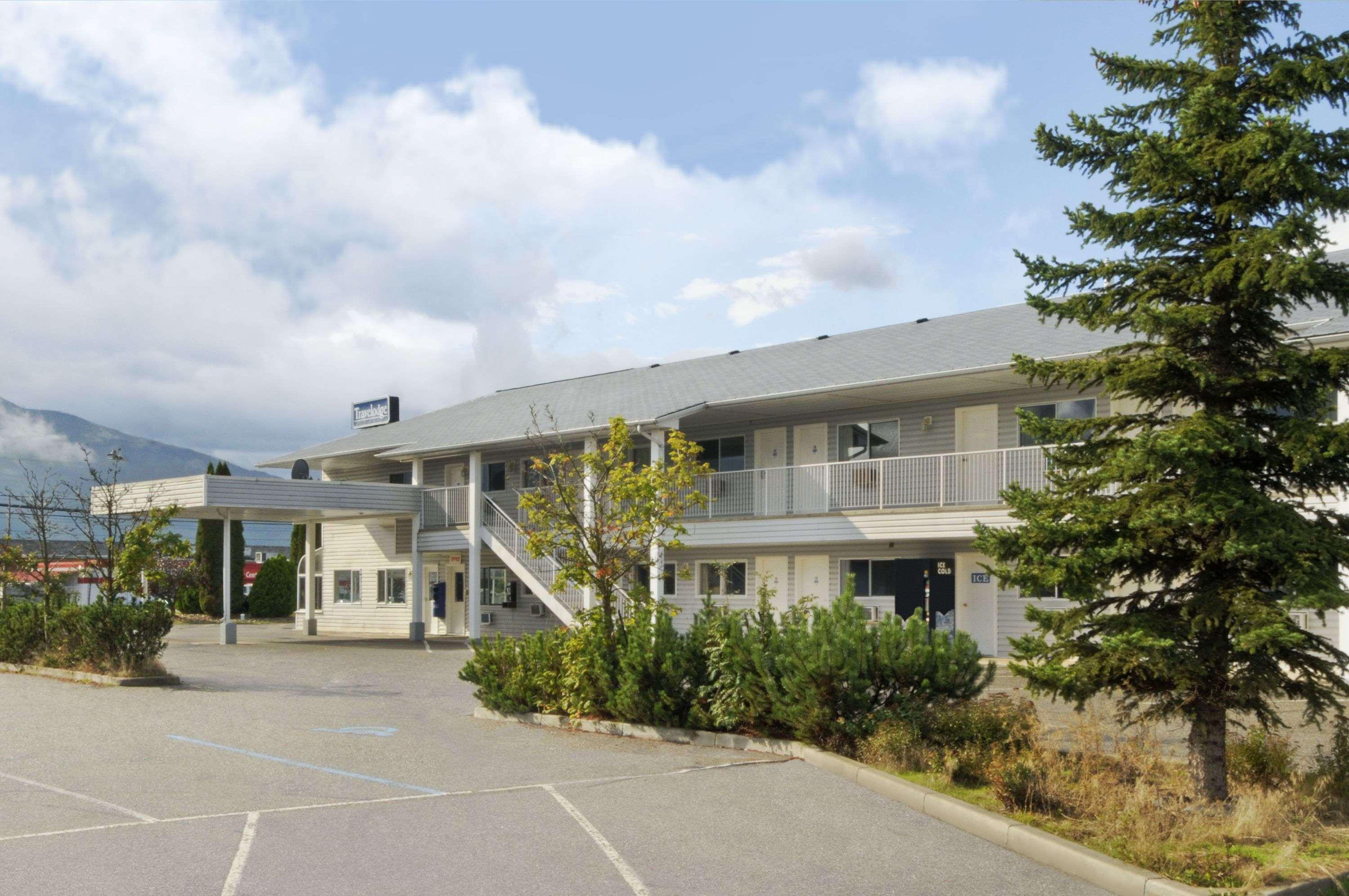 Travelodge By Wyndham Salmon Arm Bc Exteriör bild