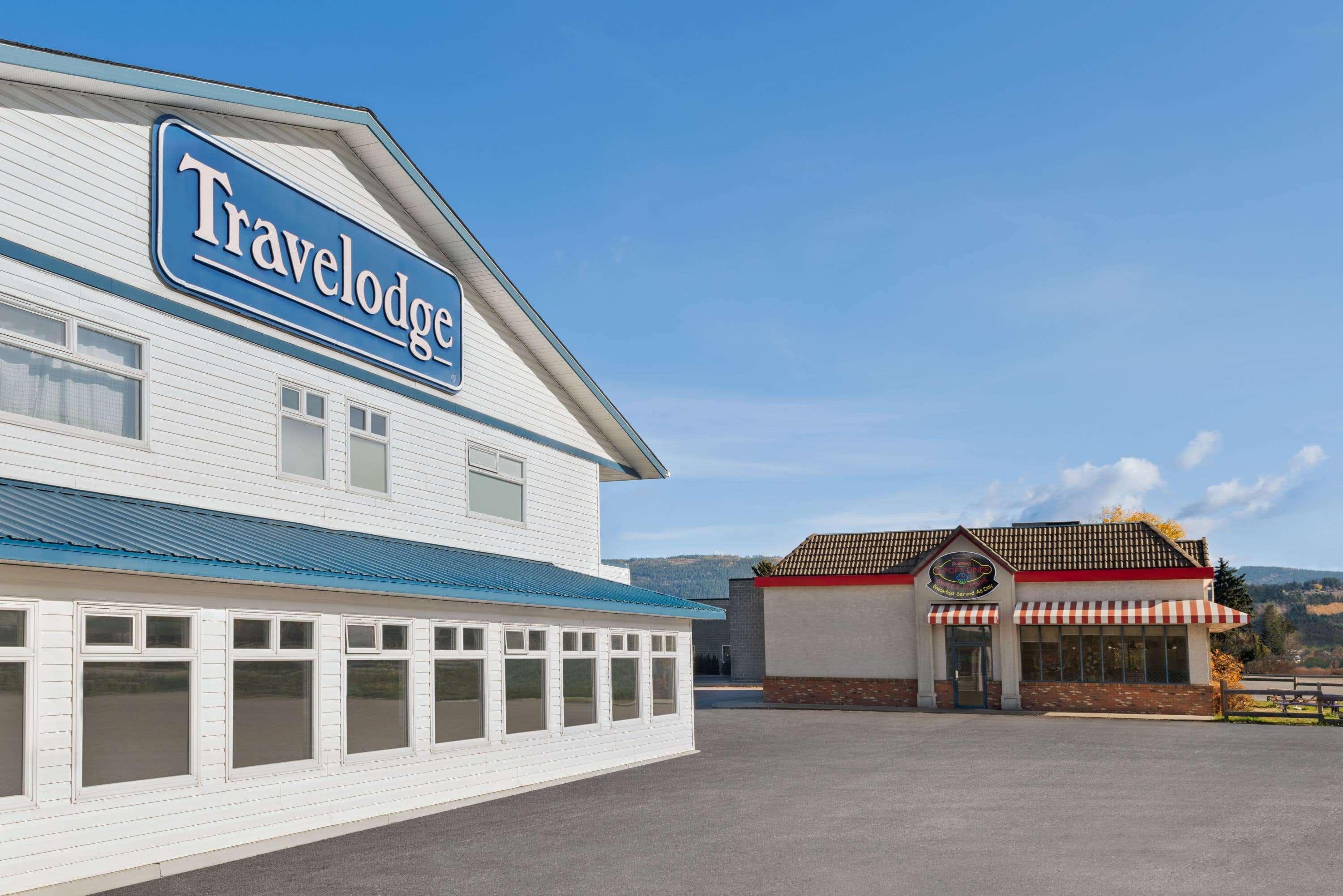 Travelodge By Wyndham Salmon Arm Bc Exteriör bild