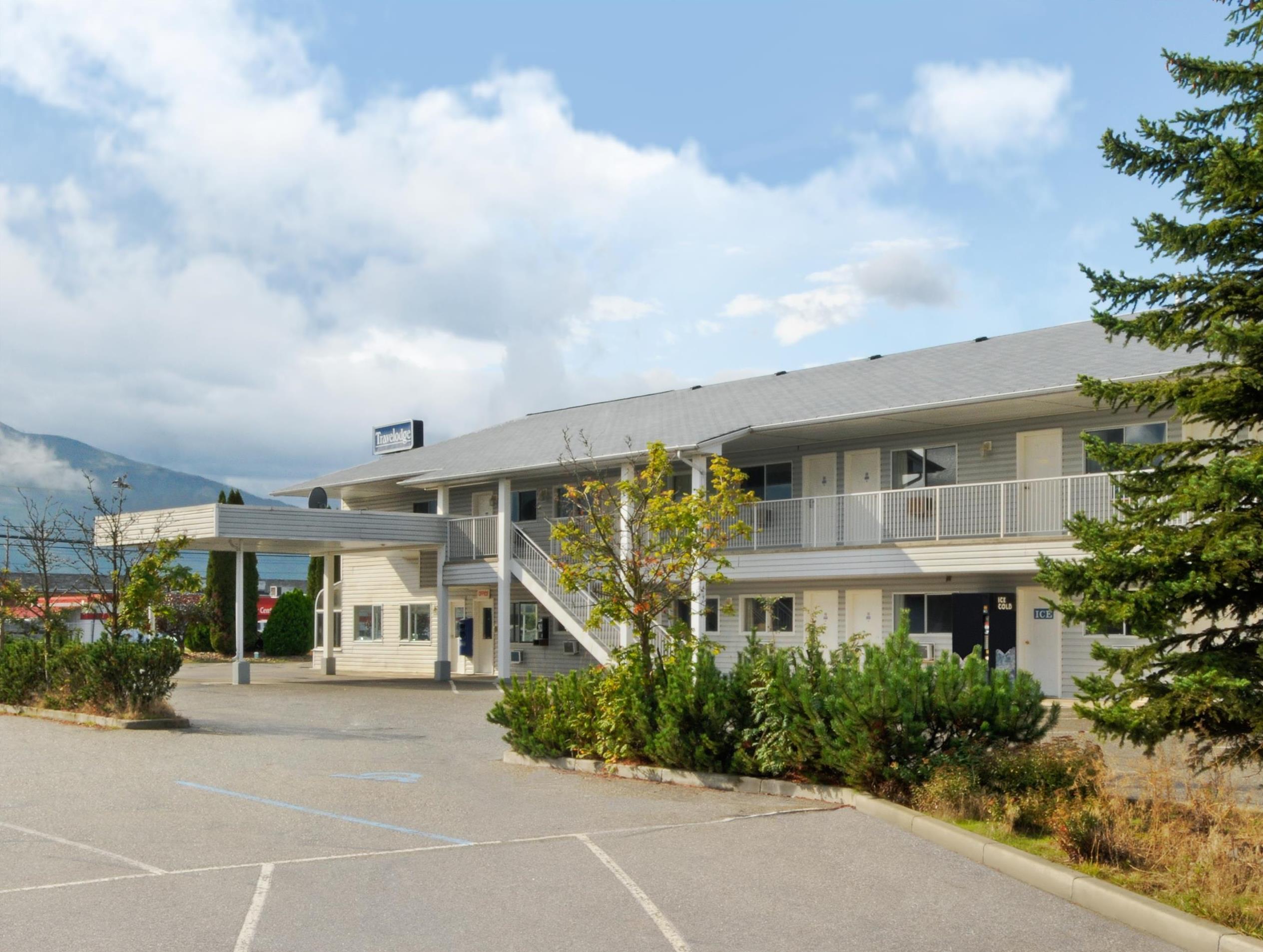 Travelodge By Wyndham Salmon Arm Bc Exteriör bild