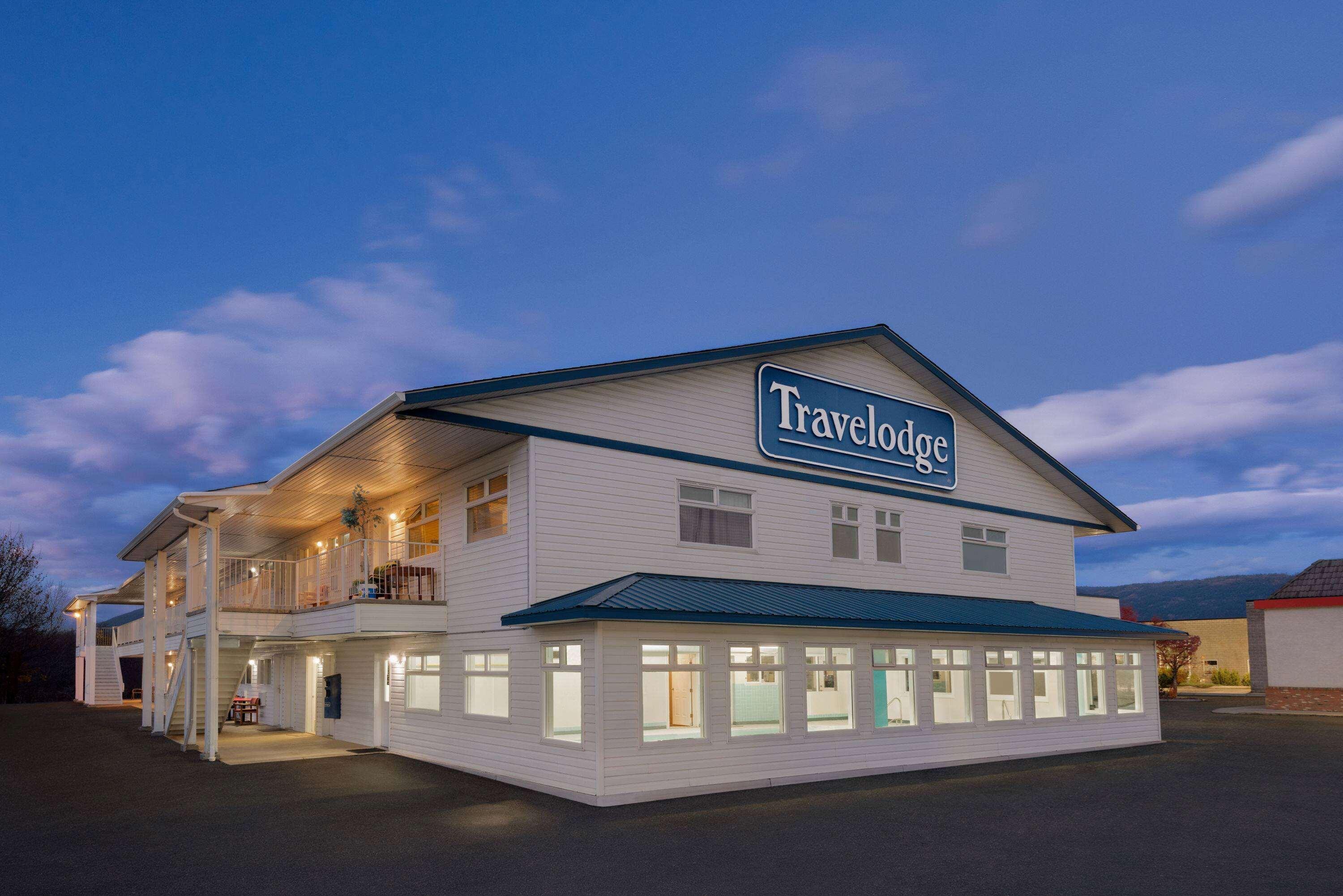 Travelodge By Wyndham Salmon Arm Bc Exteriör bild