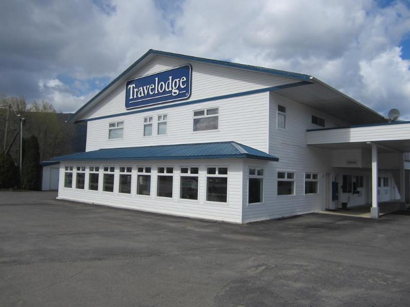 Travelodge By Wyndham Salmon Arm Bc Exteriör bild